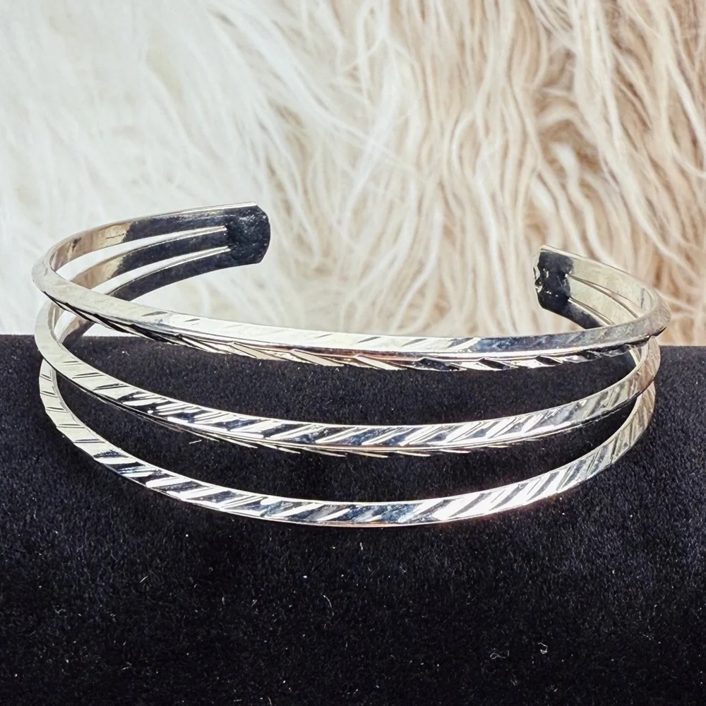 Vintage Silvertone bohemian chic cuff bracelet